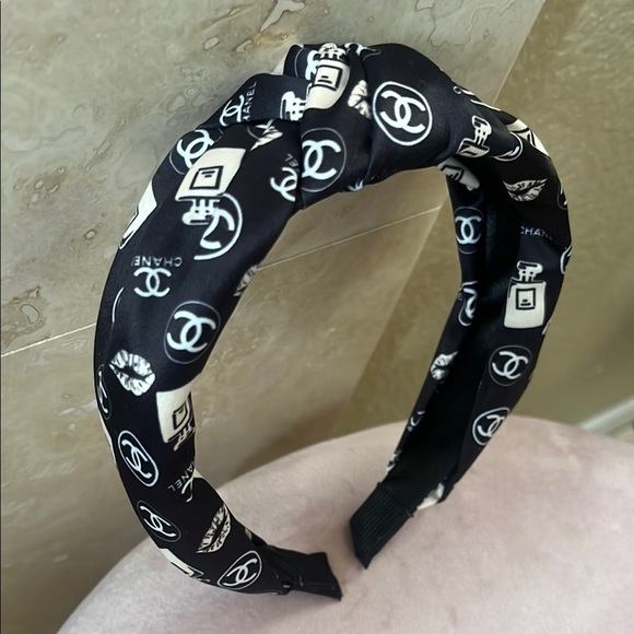 None Accessories - Black and White Knotted Headband